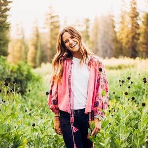 Meet your Posher, Caitlyn